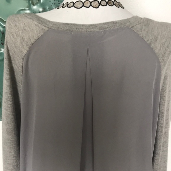 Banana Republic heather gray pullover v neck top - Picture 3 of 4